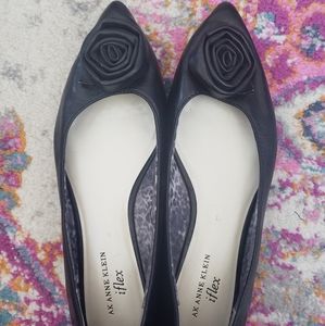 Anne Klein Flex Black Rosette shoe SZ 8.5